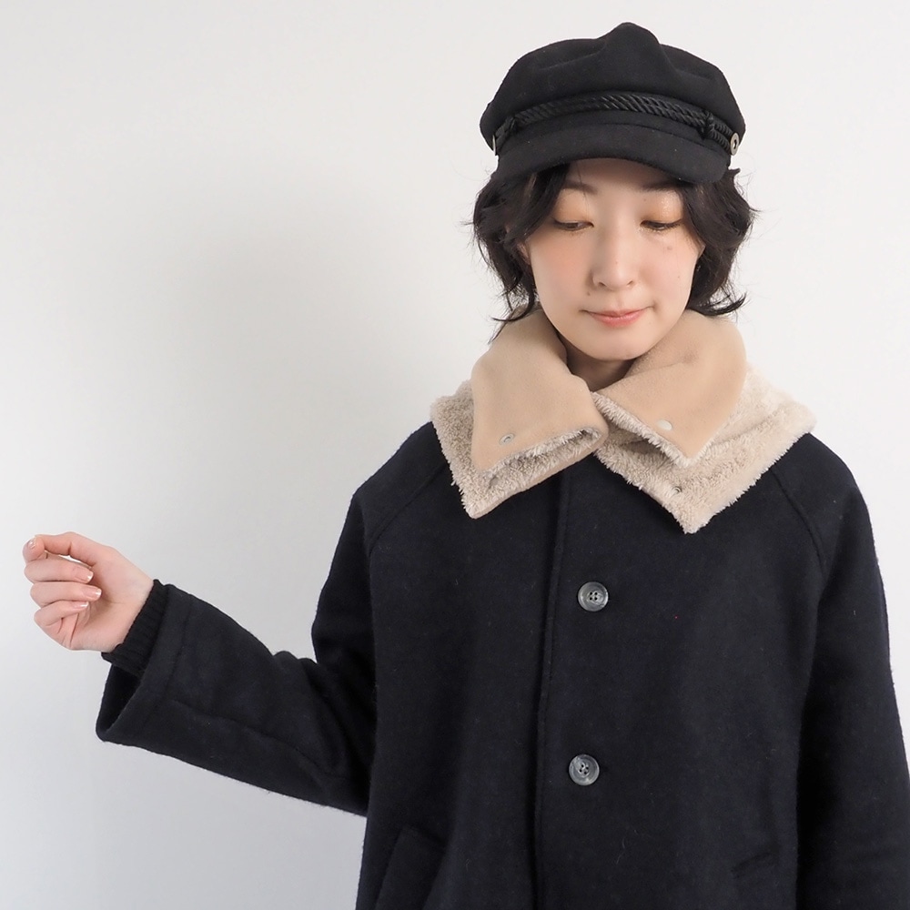 珊瑚フリース ネックウォーマー　ネックウォーマーを着た女性の正面