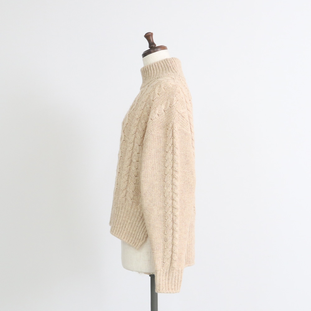 ドーゼットエアーヤーン エアリーアランコモドニット　ニットの正面ディティール