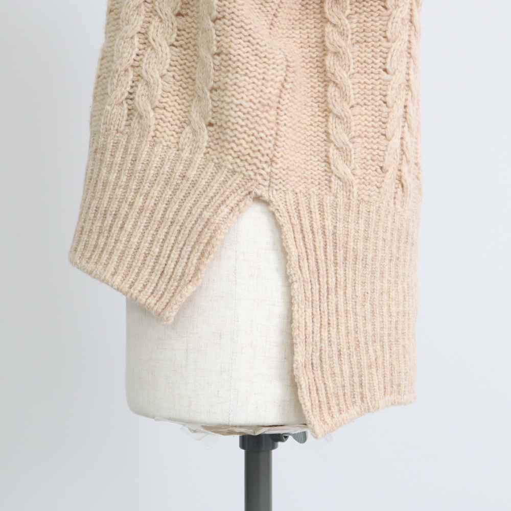 ドーゼットエアーヤーン エアリーアランコモドニット　ニットの正面ディティール