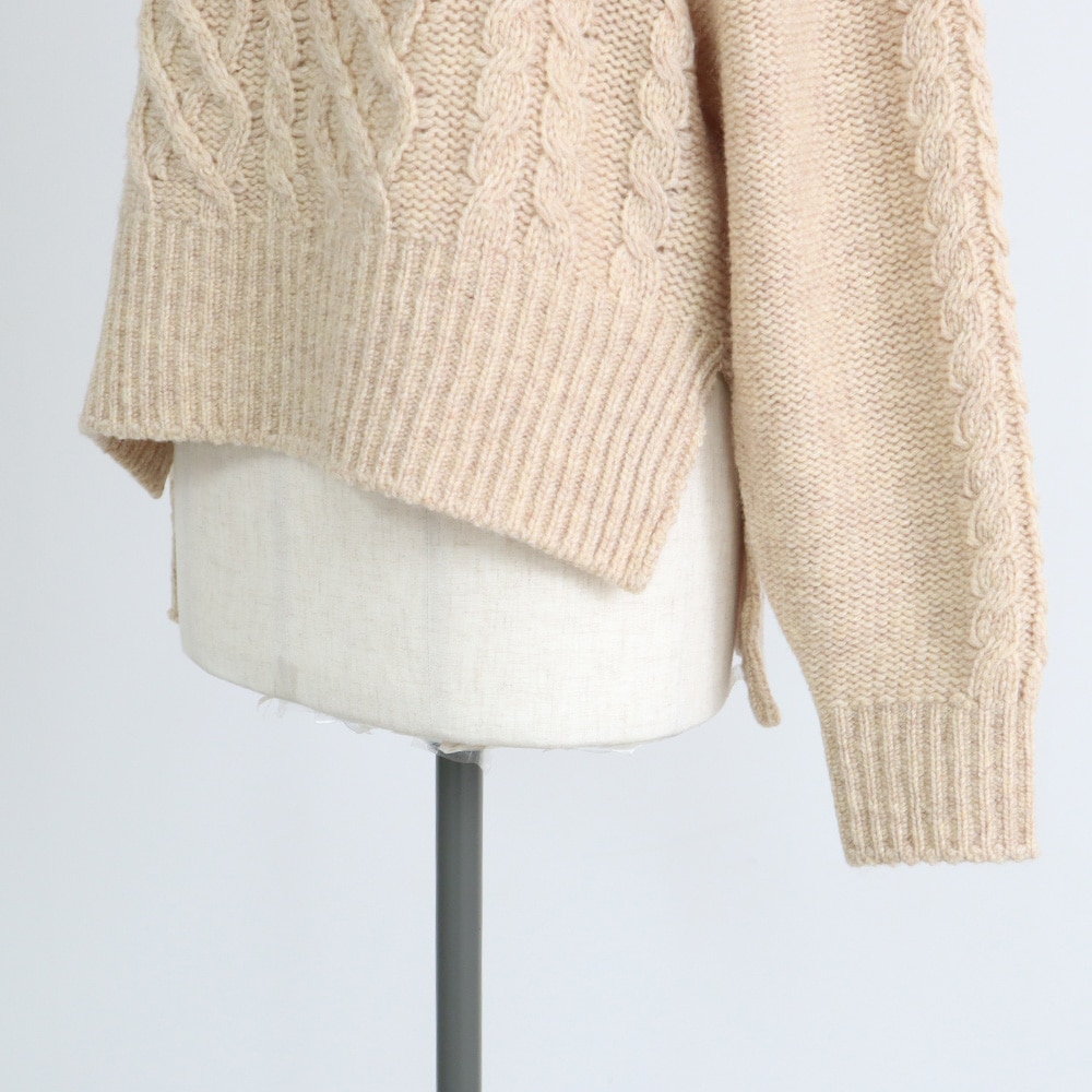 ドーゼットエアーヤーン エアリーアランコモドニット　ニットの正面ディティール