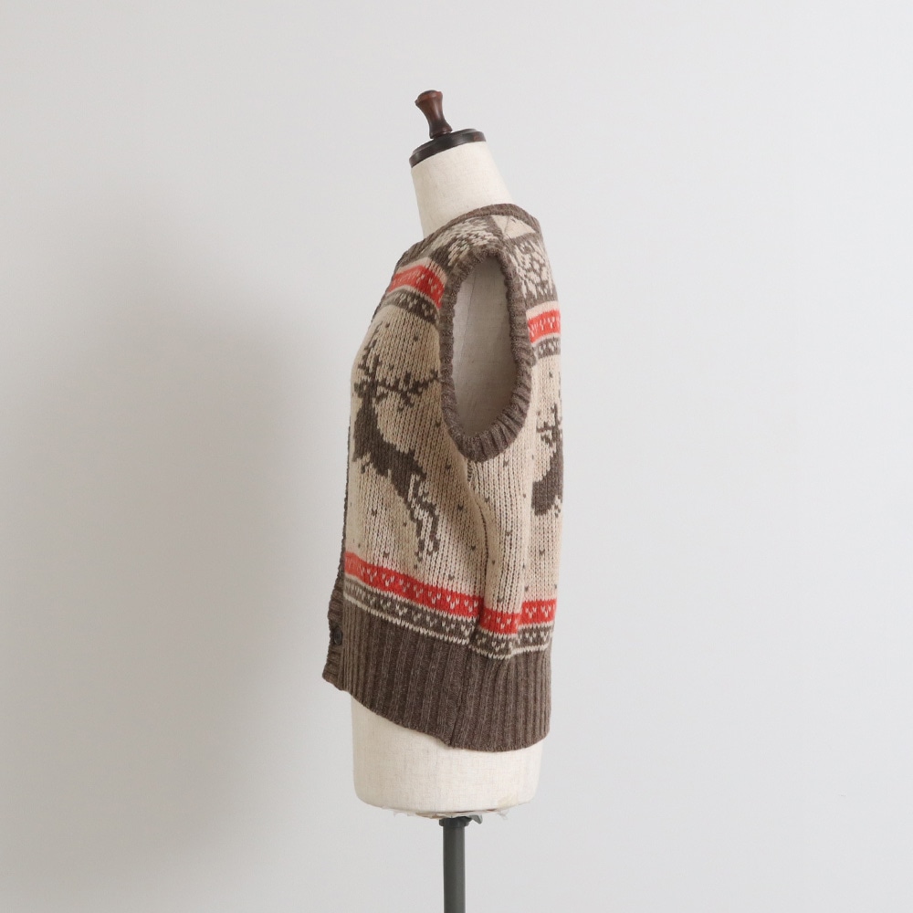 ドーゼットエアーヤーンカウチンニットベスト　ベストの正面ディティール