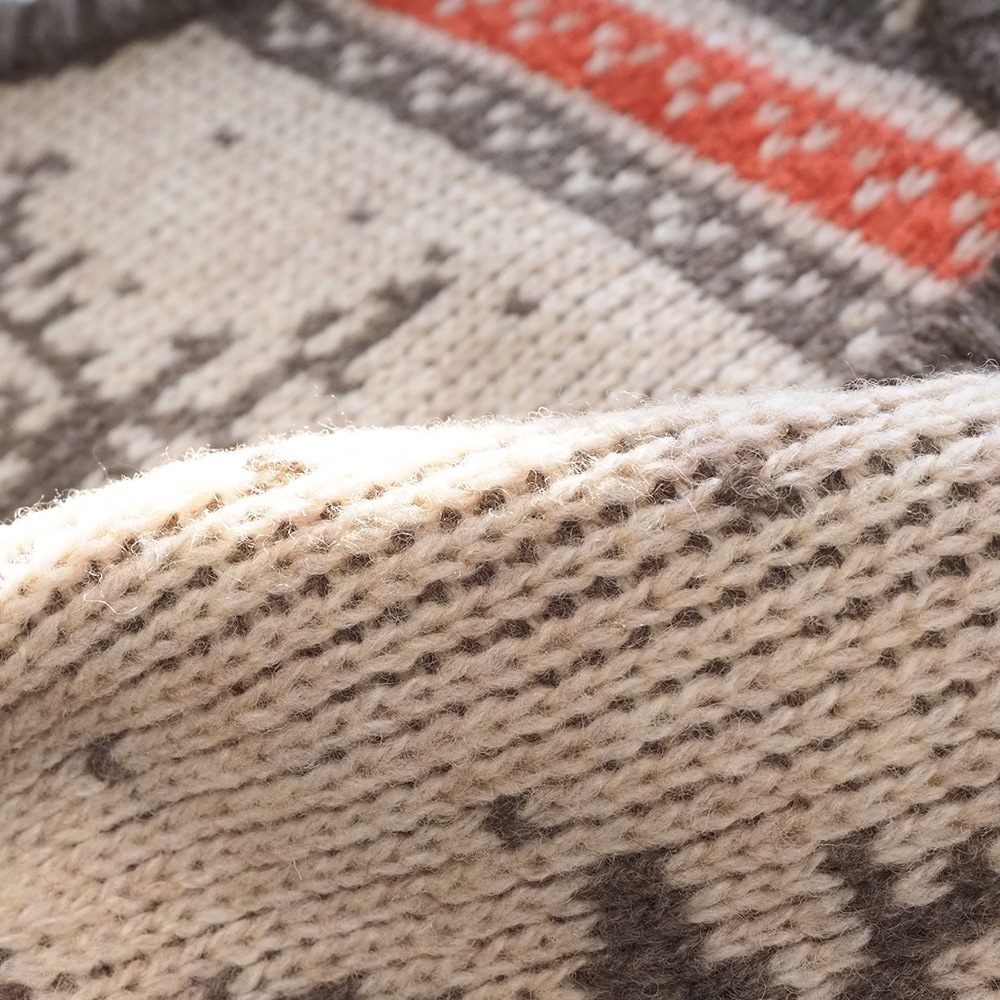 ドーゼットエアーヤーンカウチンニットベスト　ベストの素材のアップ