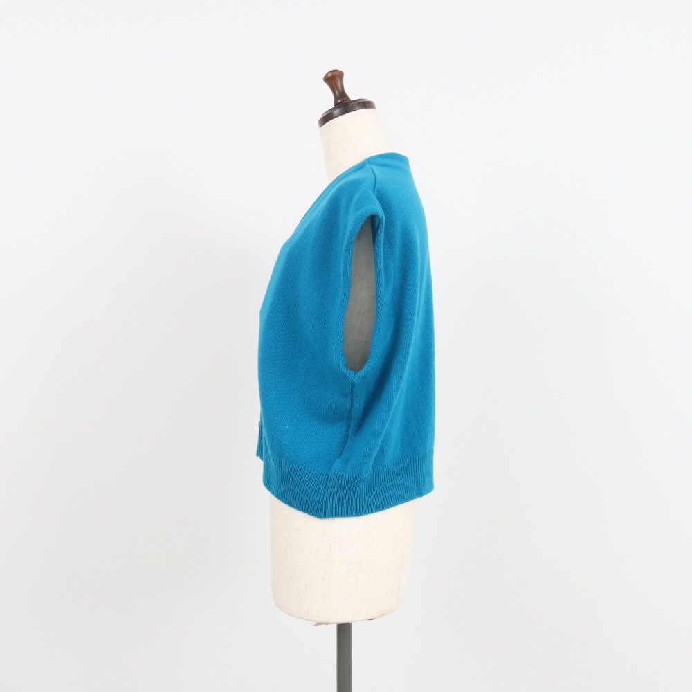 タスマニアラム クロップドカーディーベスト　ベストの正面ディティール