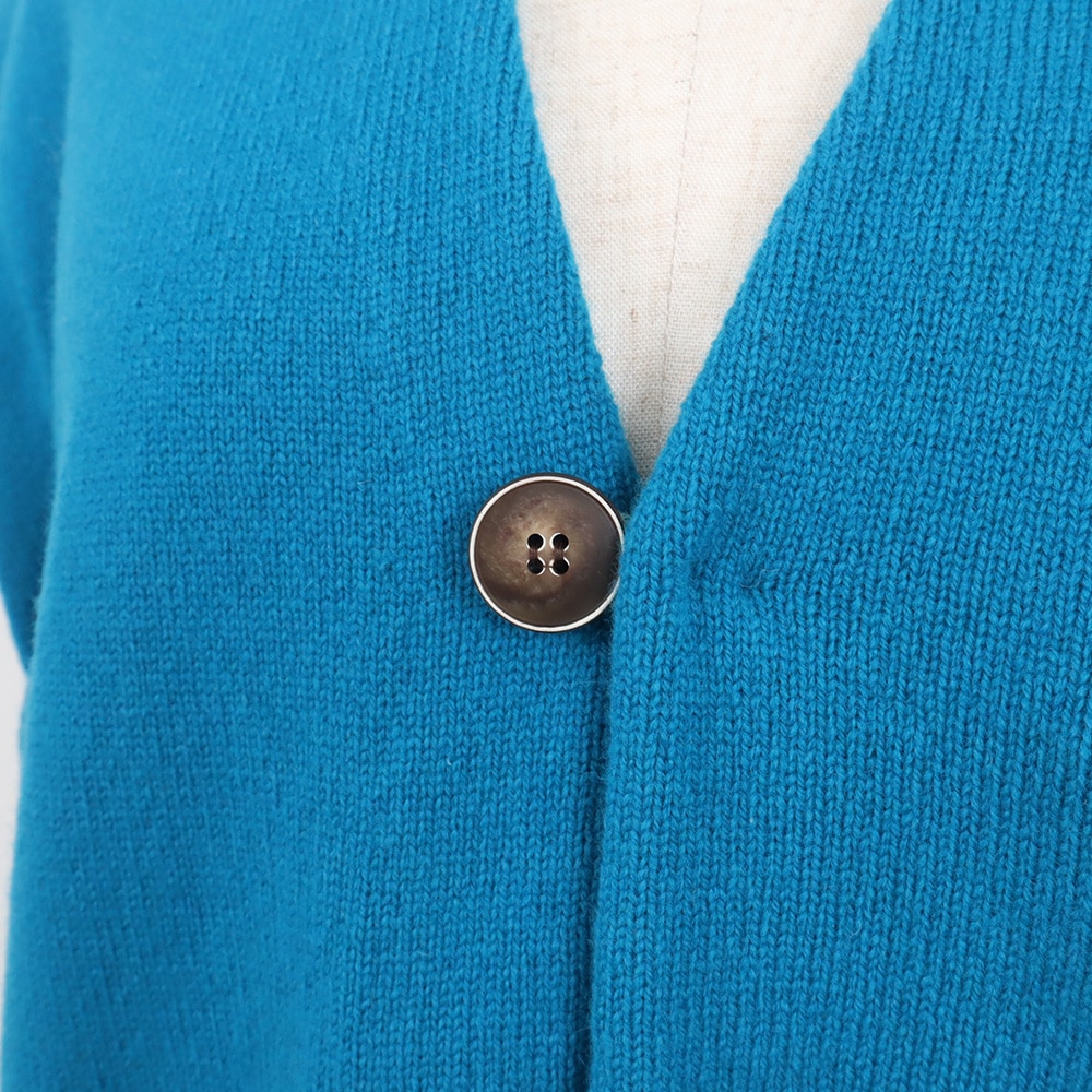 タスマニアラム クロップドカーディーベスト　ベストの正面ディティール