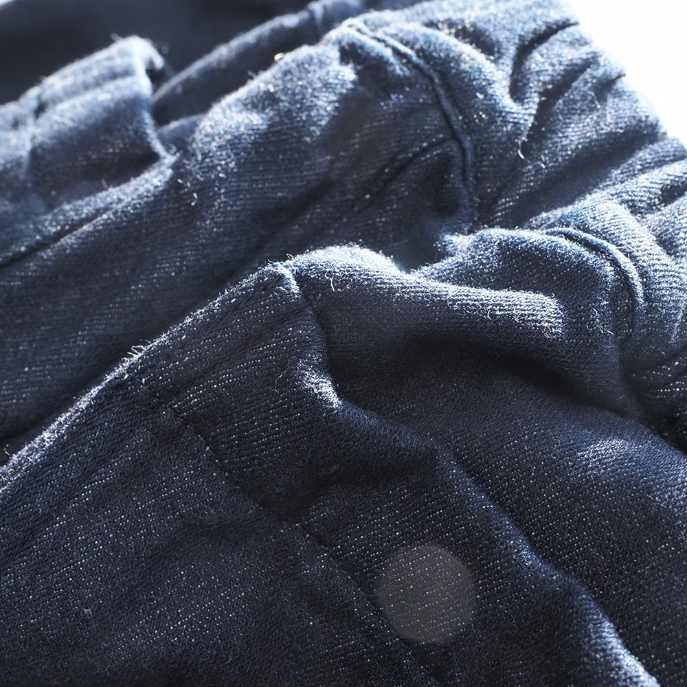 ムラデニム裏起毛 コージーパンツ　パンツの素材のアップ