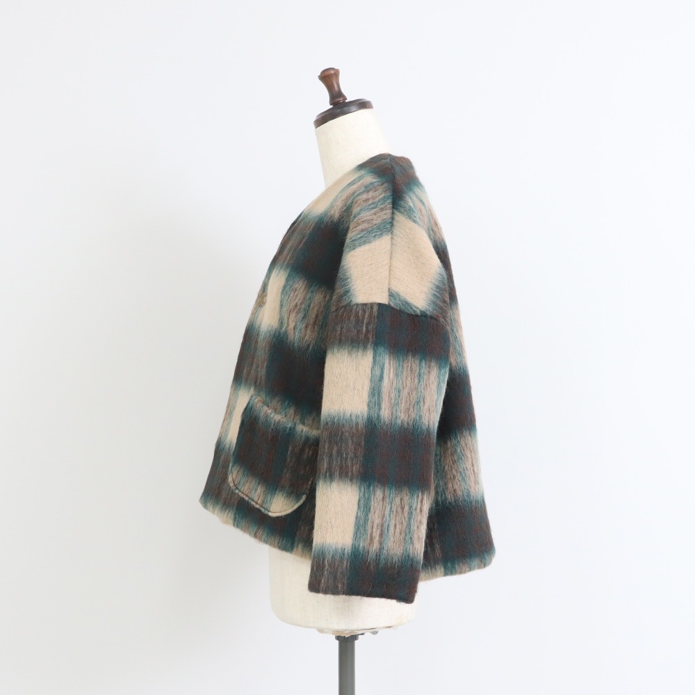 シャギーチェックノーカラージャケット　ジャケットの正面ディティール