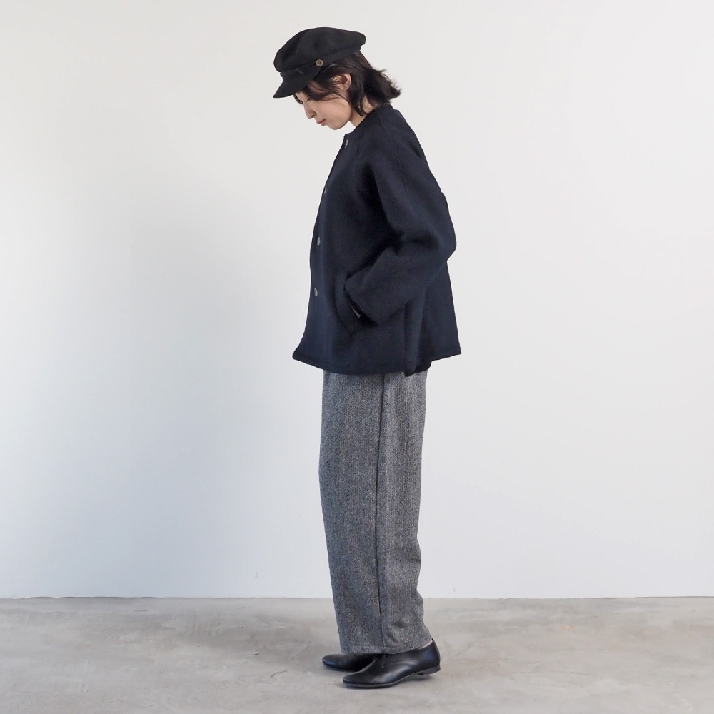 ダブルフェイスメルトン ラグランコート　コートを着た女性の全身