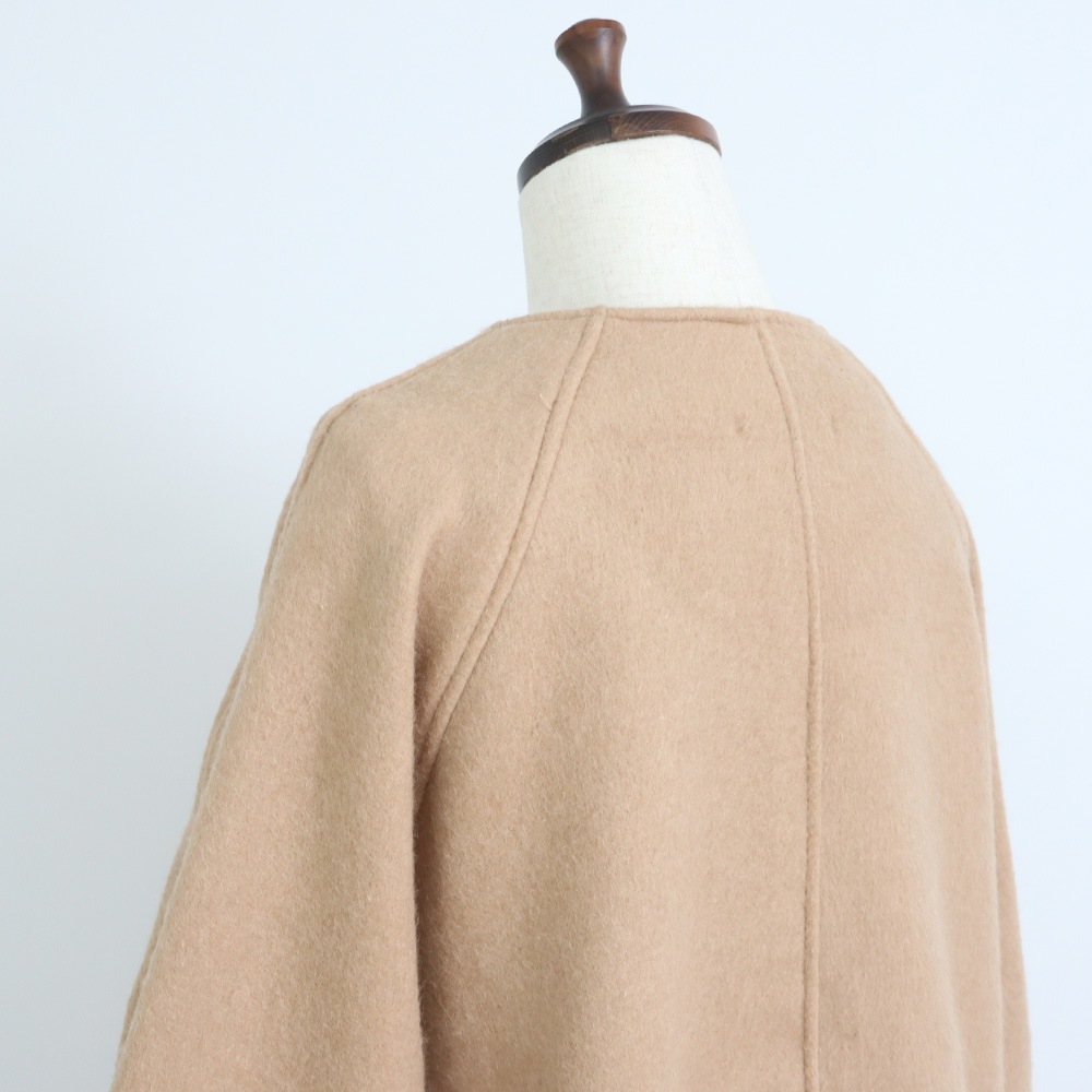 ダブルフェイスメルトン ラグランコート　コートの正面ディティール