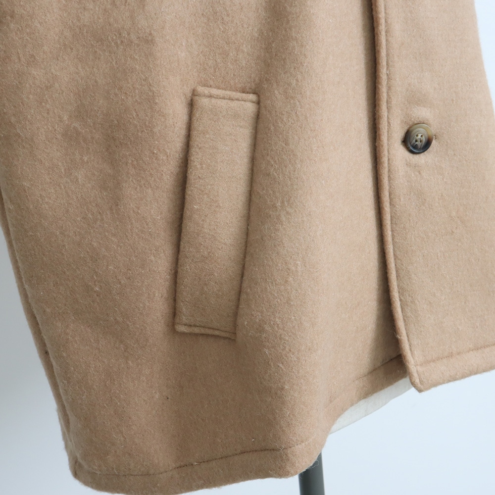 ダブルフェイスメルトン ラグランコート　コートの正面ディティール