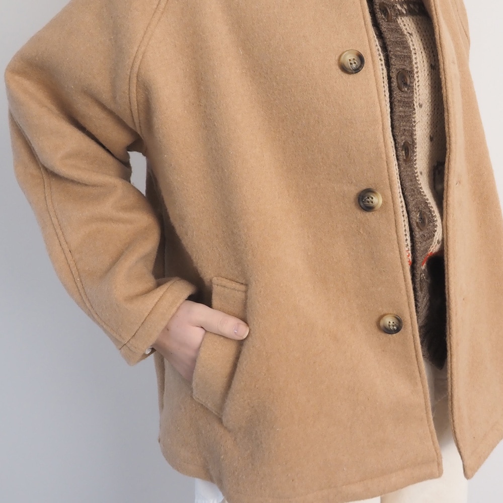 ダブルフェイスメルトン ラグランコート　コートを着た女性の正面