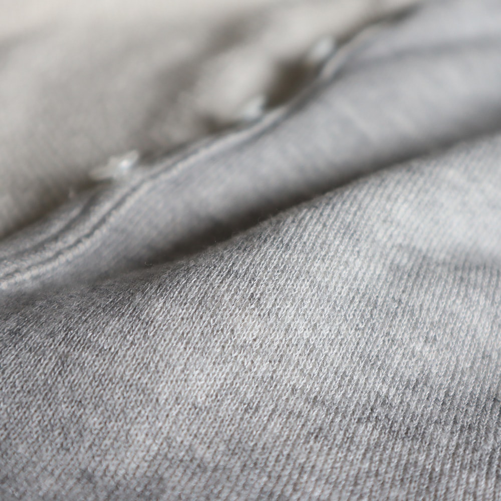 コットンレーヨン吊り裏毛 ラズベリーカーディガン　カーディガンの素材のアップ