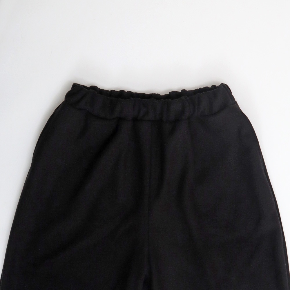 ブラッシュメルトンスムース ロングエッグパンツ　パンツの正面ディティール