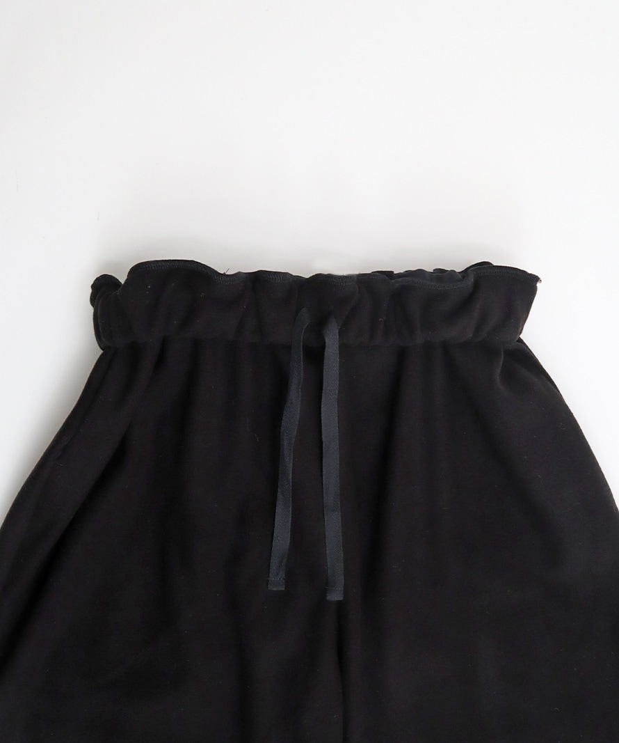 ブラッシュメルトンスムース ロングエッグパンツ　パンツの正面ディティール