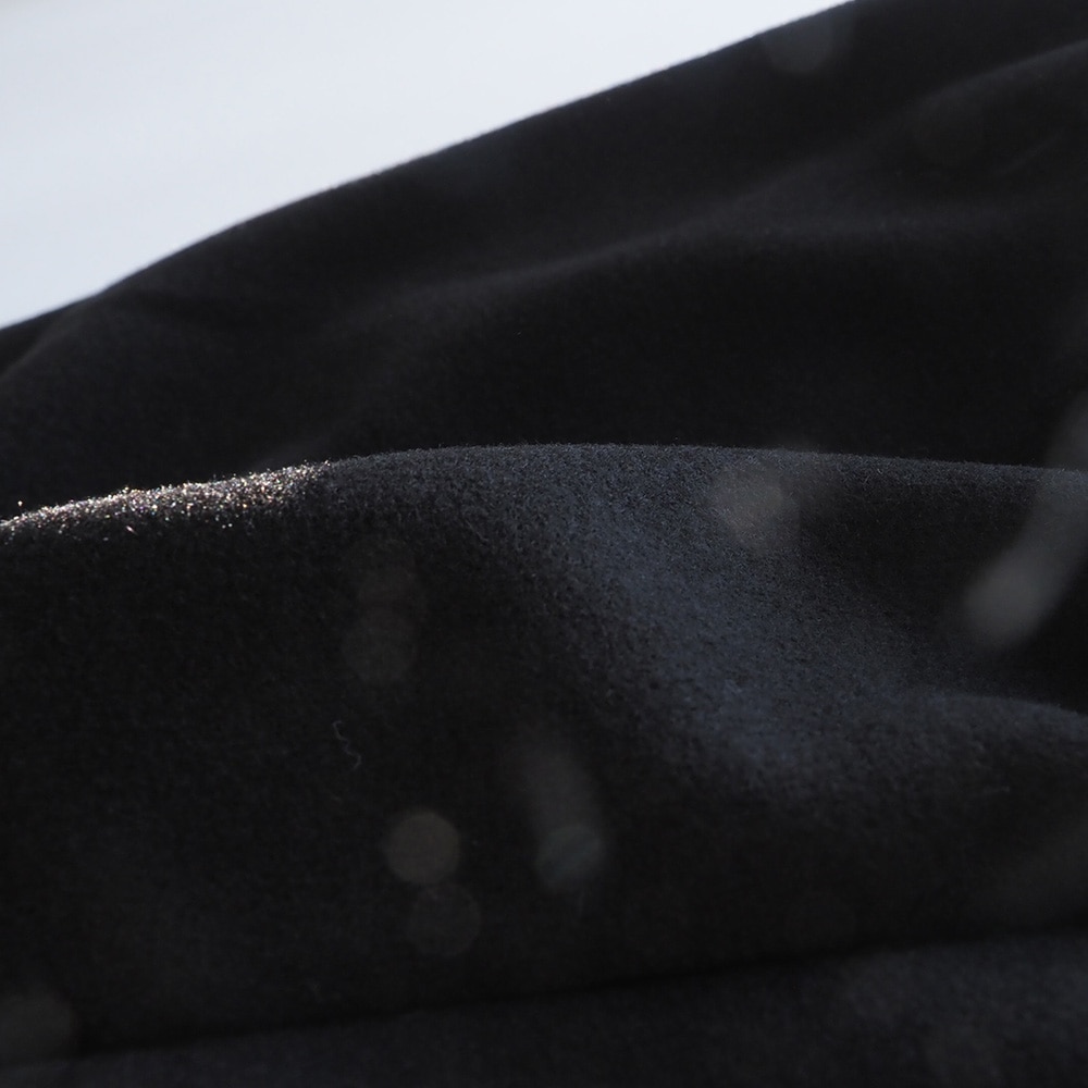 ブラッシュメルトンスムース ロングエッグパンツ　パンツの素材のアップ