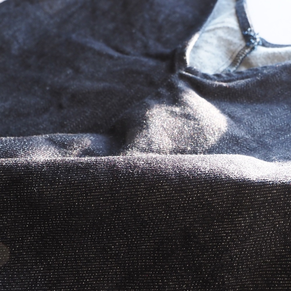 12.5ozストレッチデニム裏起毛 ジャンパースカート ジャンパースカートの素材のアップ