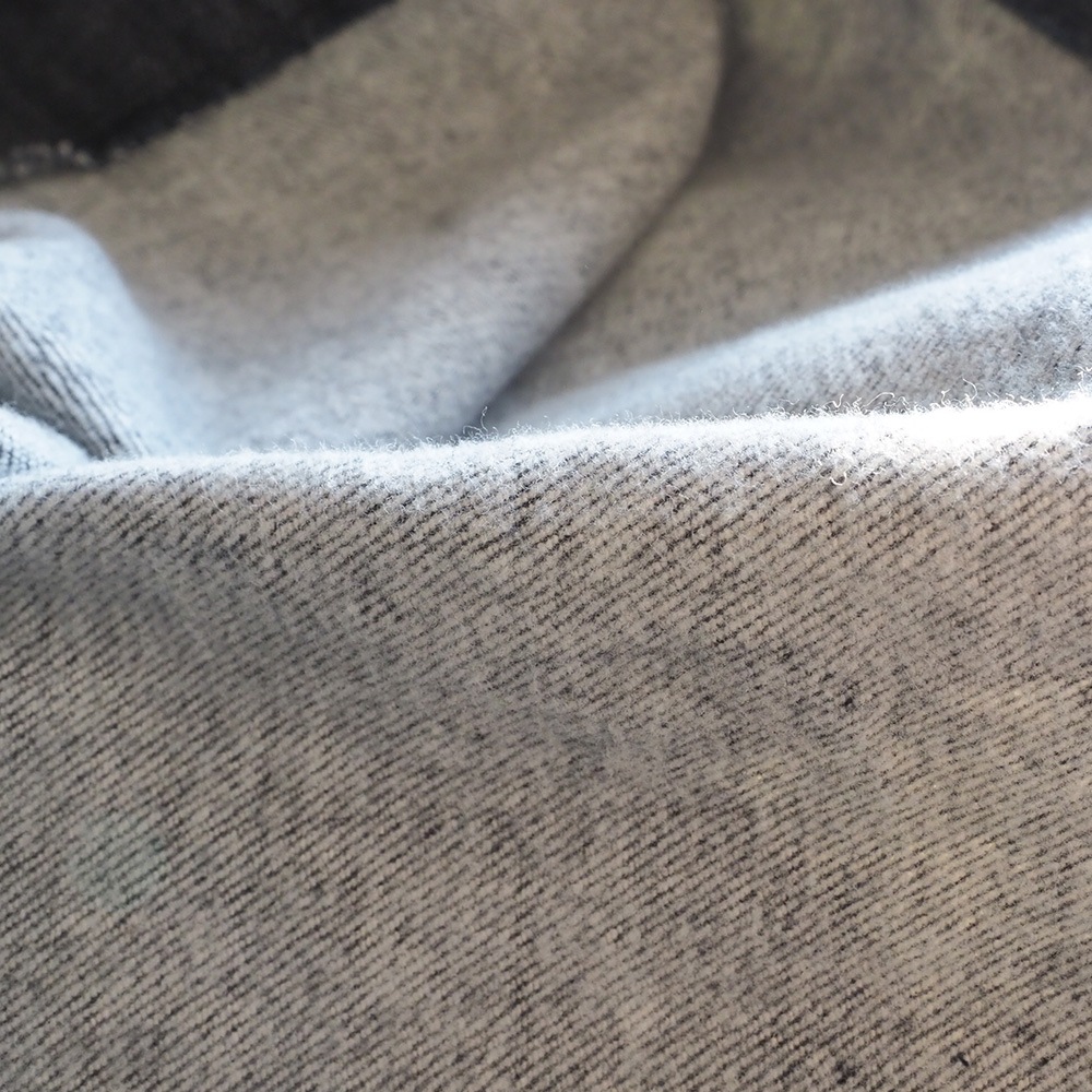 12.5ozストレッチデニム裏起毛 ジャンパースカート ジャンパースカートの素材のアップ