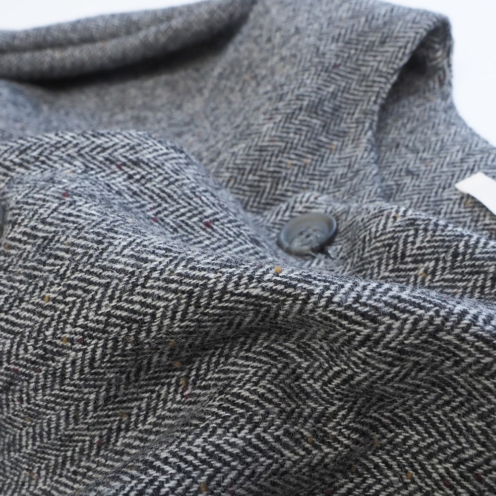 ヘリンボーンネップツイード ワイドジャケット　ジャケットの素材のアップ