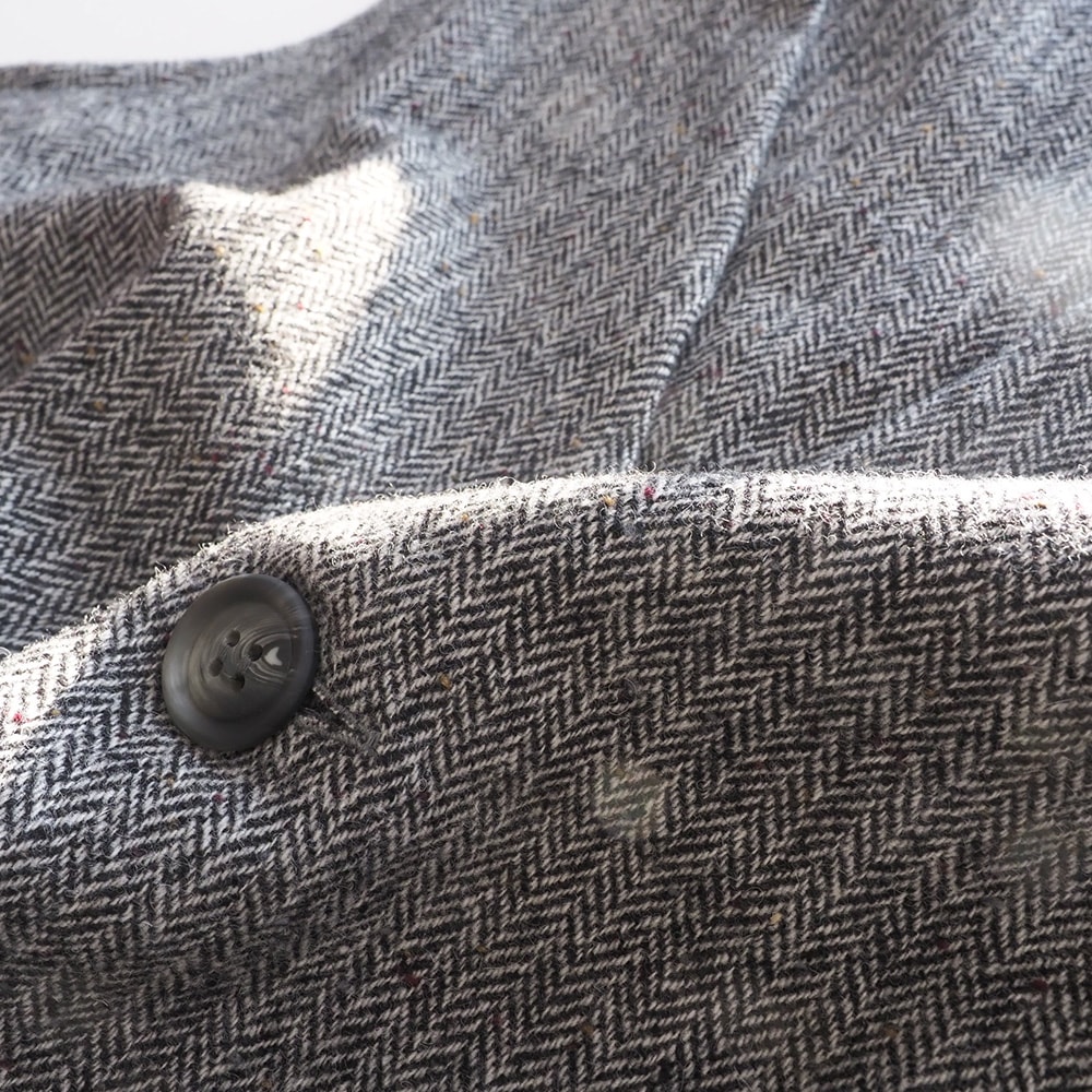 ヘリンボーンネップツイード スリットベスト　ベストの素材のアップ