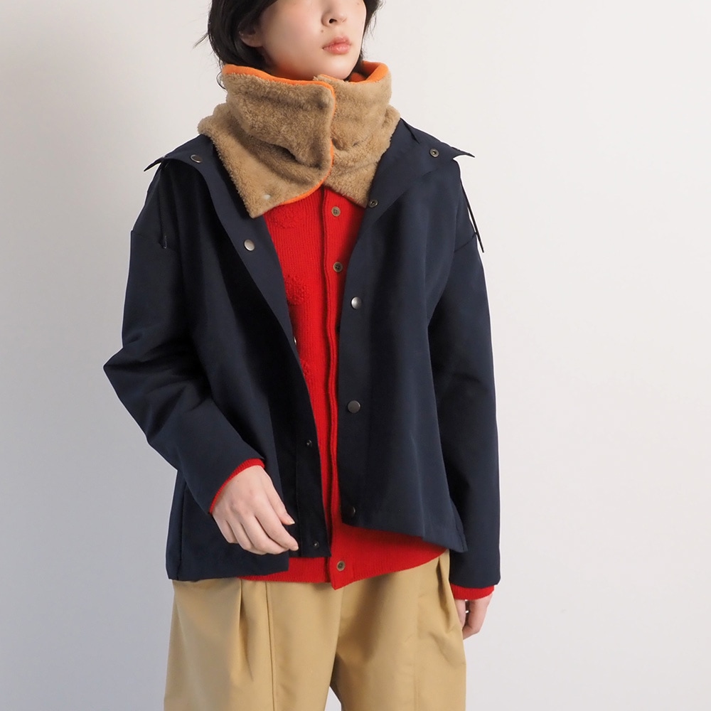 T/Cウェザー撥水加工 マウンテンパーカー　ジャケットを着た女性の正面