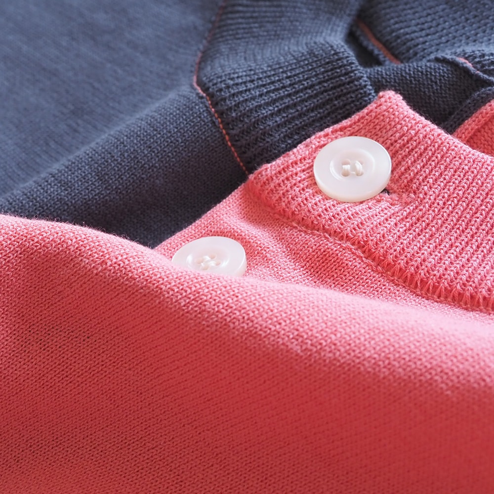 スノーコットン バイカラーニットカーデ　カーディガンの素材のアップ