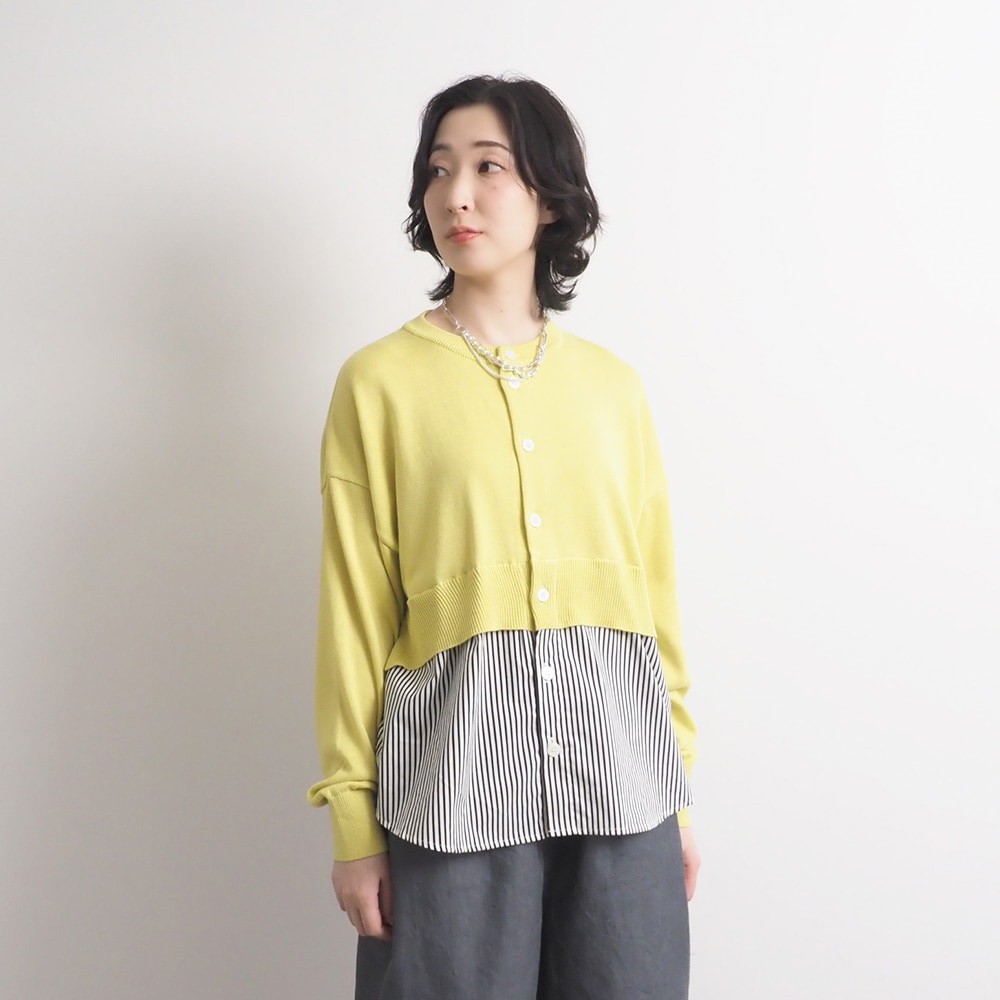 綿レーヨンシルク コンビネーションカーディガン　カーディガンを着た女性の全身