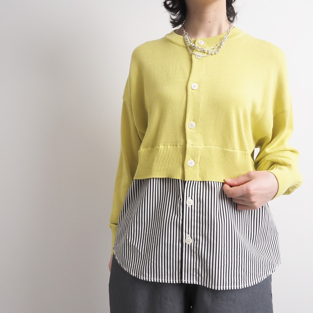 綿レーヨンシルク コンビネーションカーディガン　カーディガンを着た女性の正面