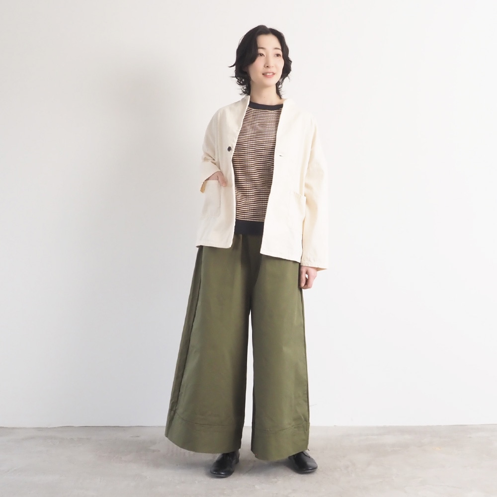 コンパクトヤーン マルチボーダーランダムリブ半袖ニット　ニットを着た女性の全身