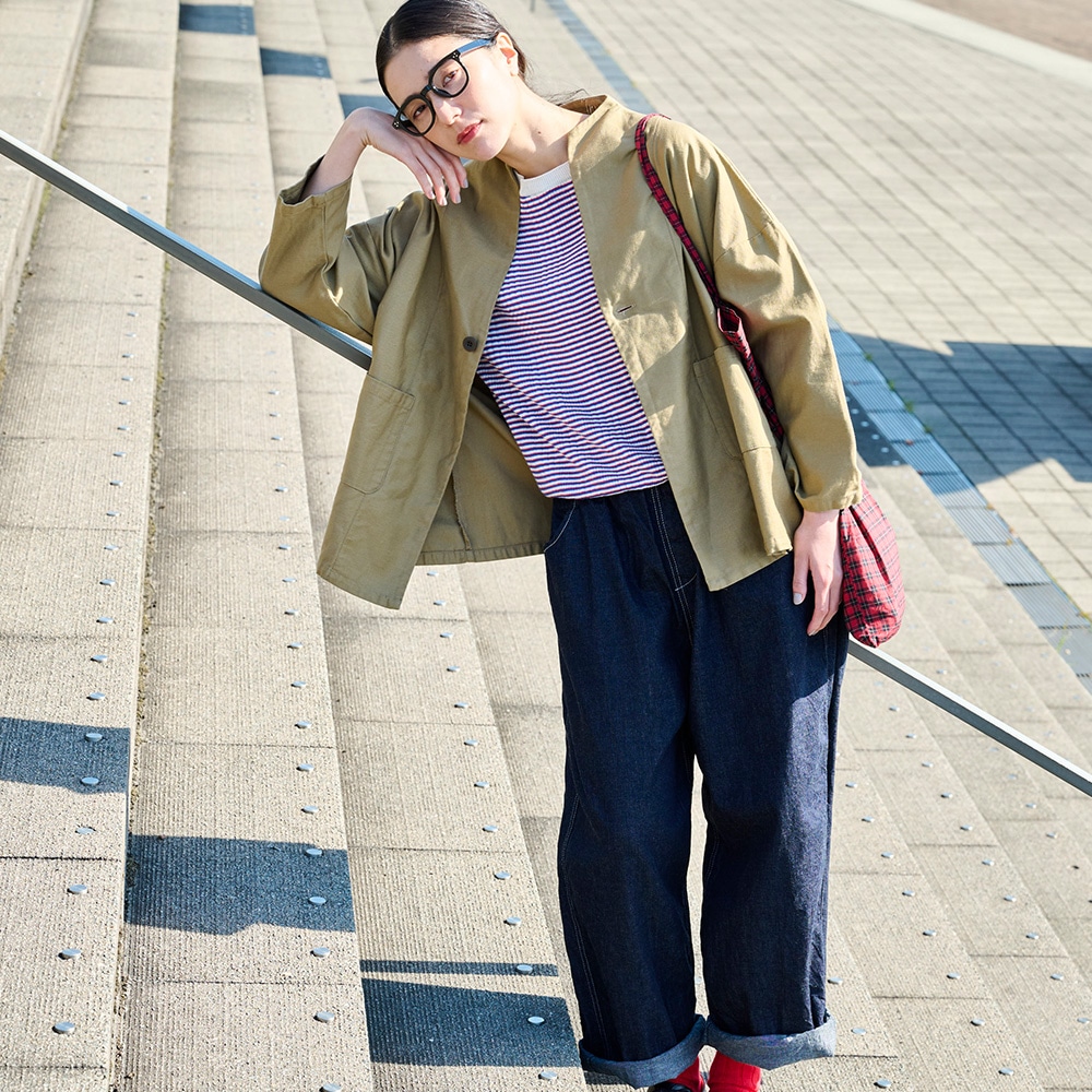 コンパクトヤーン マルチボーダーランダムリブ半袖ニット　ニットを着た女性の全身