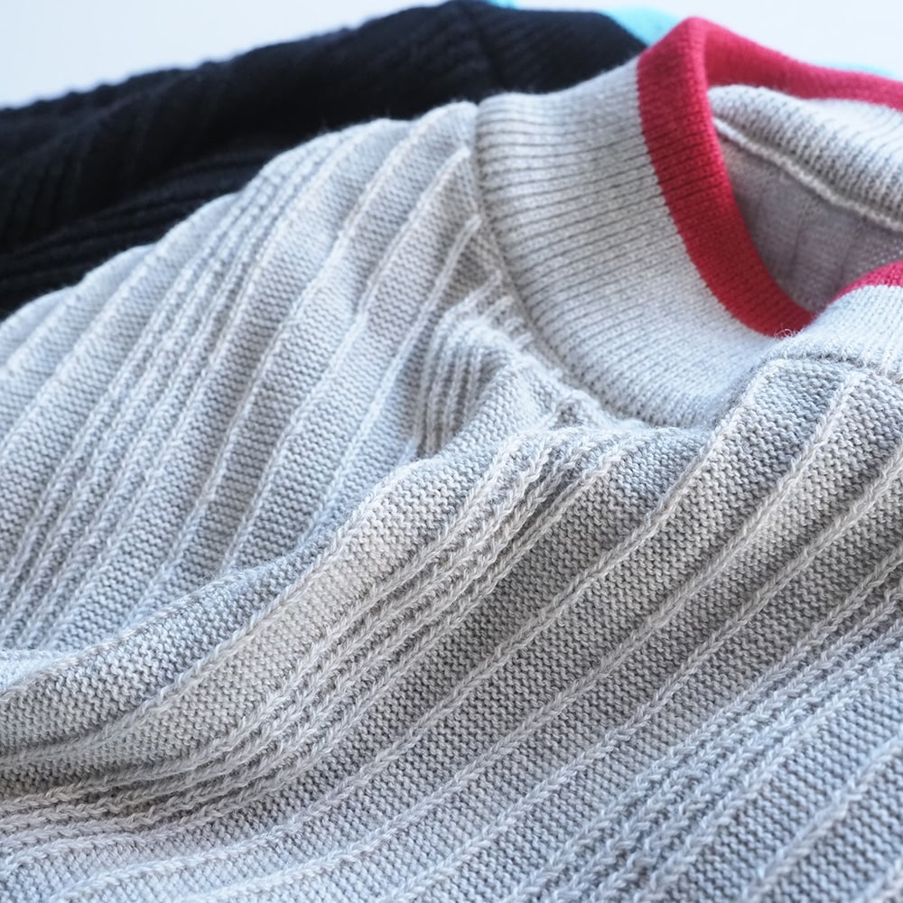 Hidamari Cotton ワイドリブバイカラーコモドニット　ニットの素材のアップ