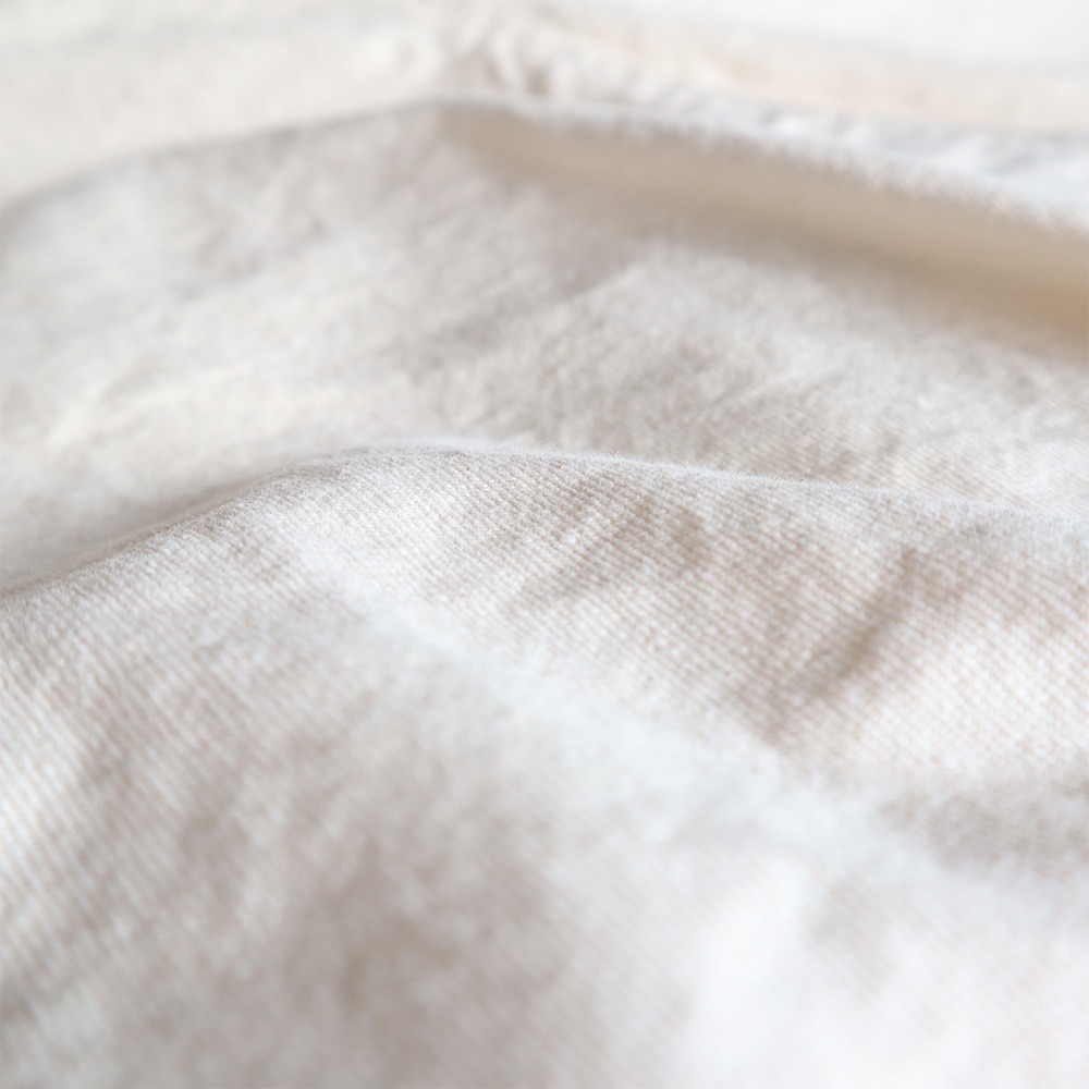 8オンスムラデニム ノッポバギーパンツ　パンツの素材のアップ