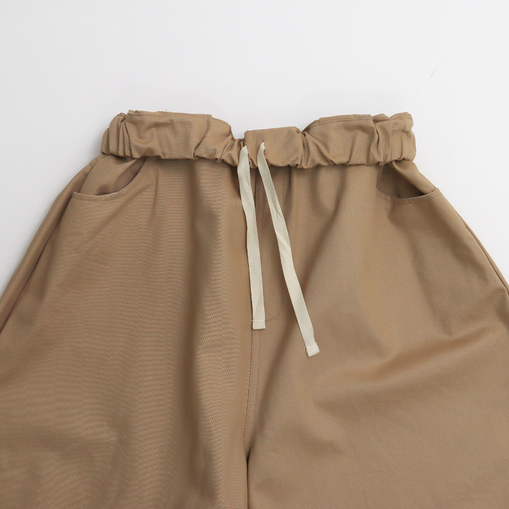 定番チノクロス超撥水 ノッポバギーパンツ　パンツの正面ディティール