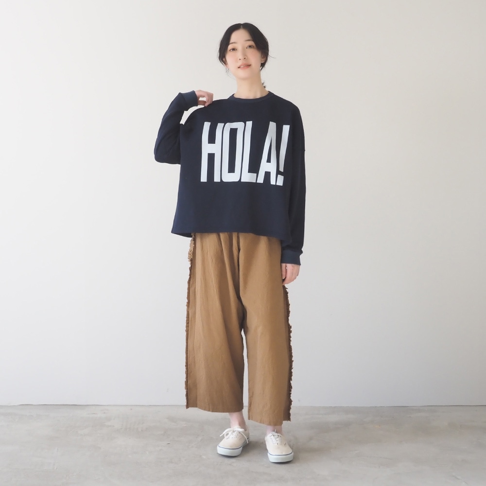 シーチングハンドワッシャー フリンジパンツ パンツを着た女性の全身