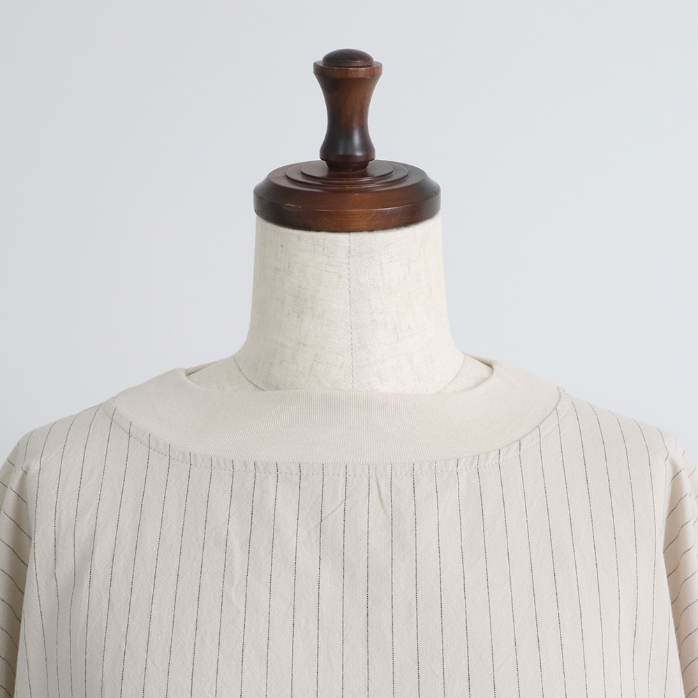 コットンクロスストライプワッシャー ワイドT　プルオーバーの正面ディティール