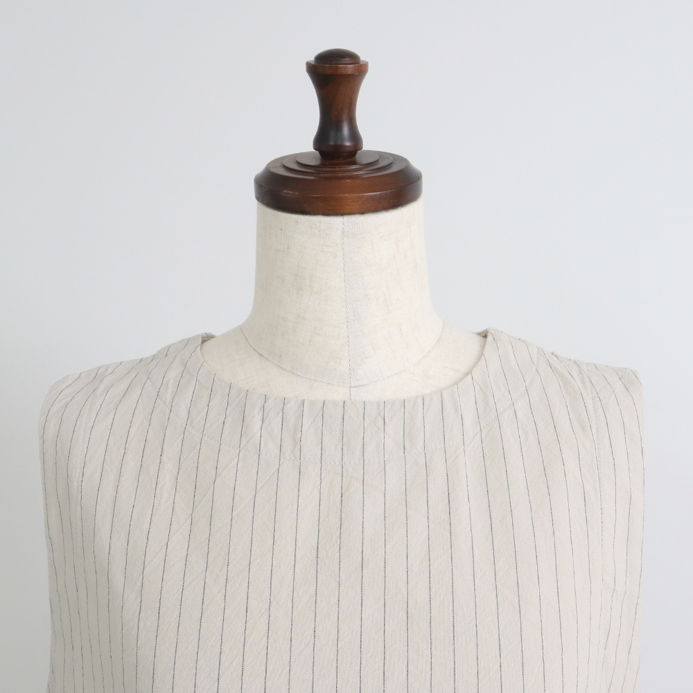 コットンクロスストライプワッシャー ラウンドベスト　ベストの正面ディティール