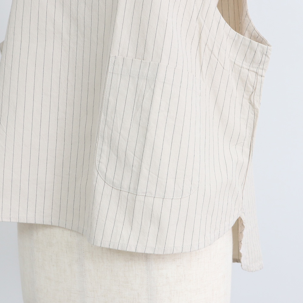 コットンクロスストライプワッシャー ラウンドベスト　ベストの正面ディティール