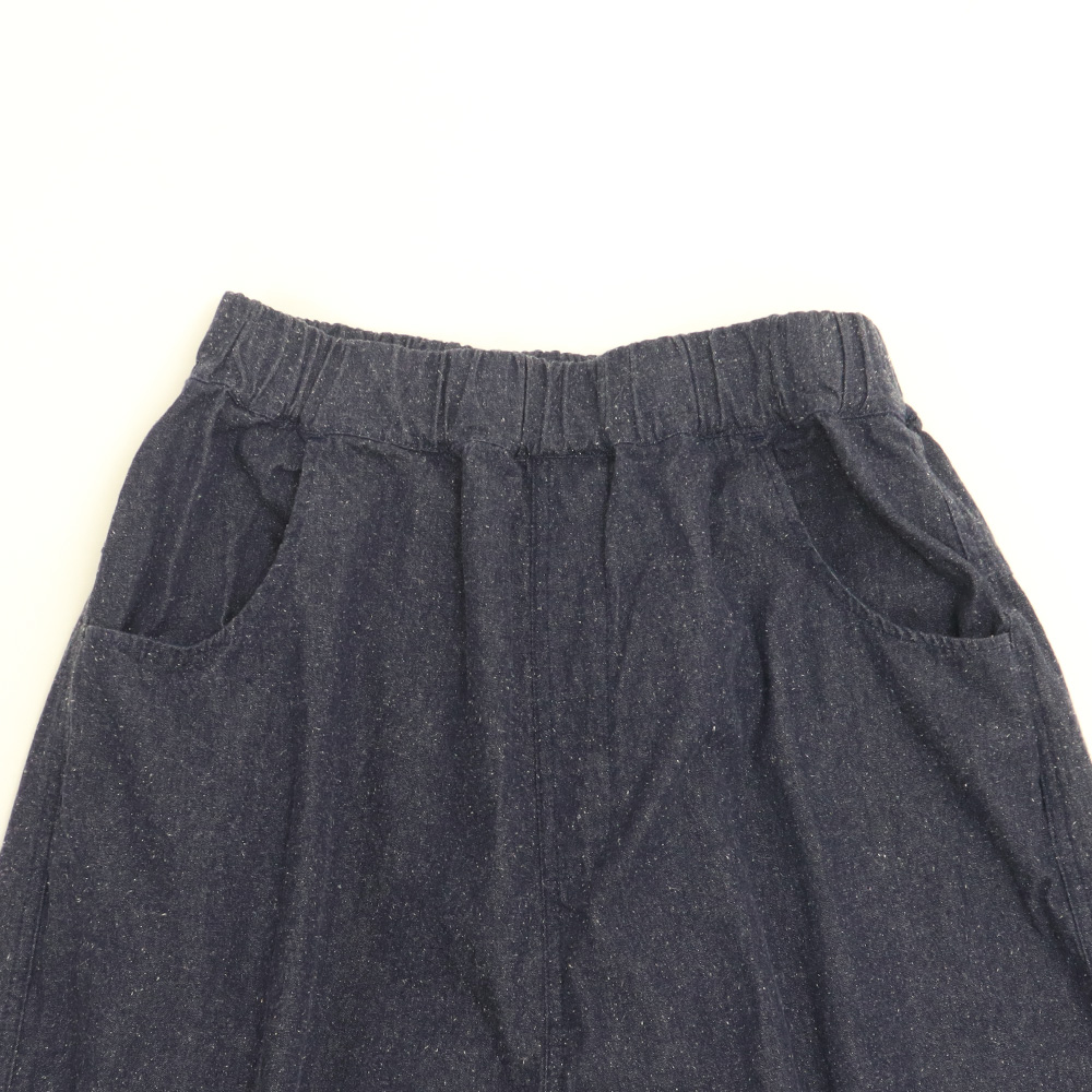 コットンシルクブーレットノイルデニム ノッポパンツ　パンツの正面ディティール