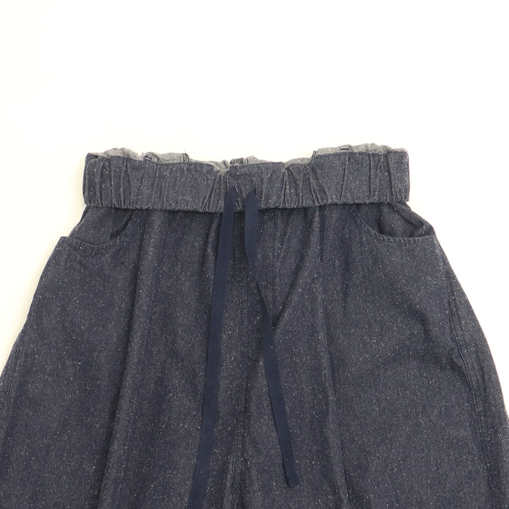 コットンシルクブーレットノイルデニム ノッポパンツ　パンツの正面ディティール