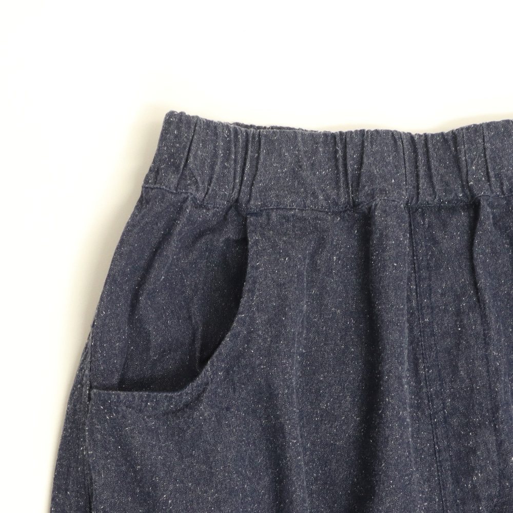 コットンシルクブーレットノイルデニム ノッポパンツ　パンツの正面ディティール