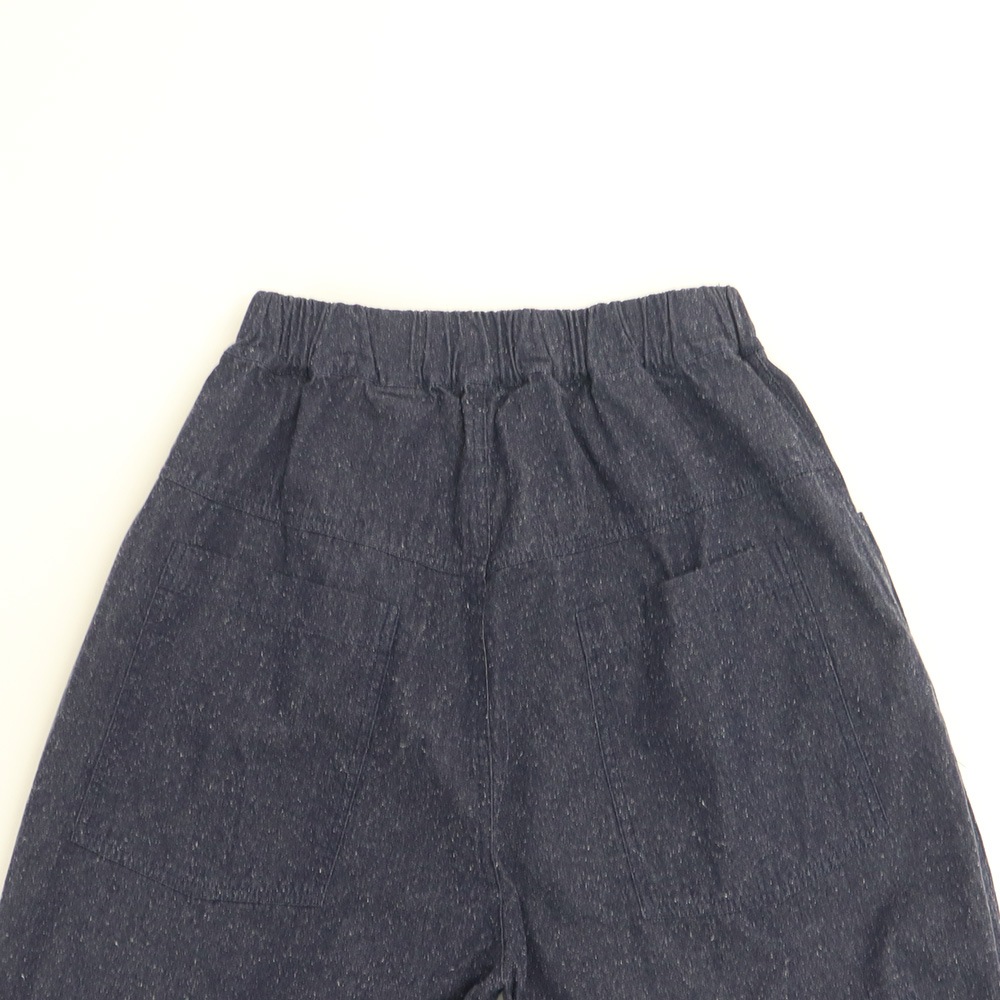 コットンシルクブーレットノイルデニム ノッポパンツ　パンツの正面ディティール