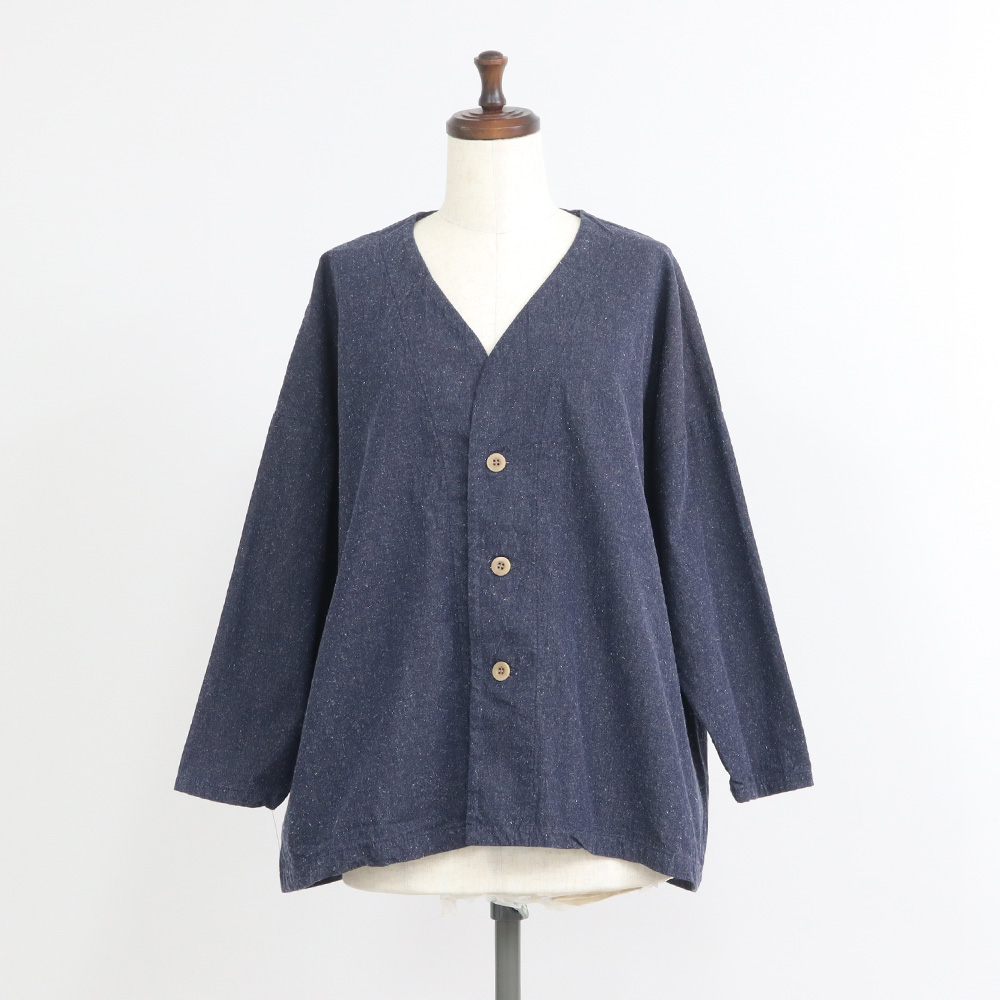 コットンシルクブーレットノイルデニム ノーカラージャケット　ジャケットの正面ディティール