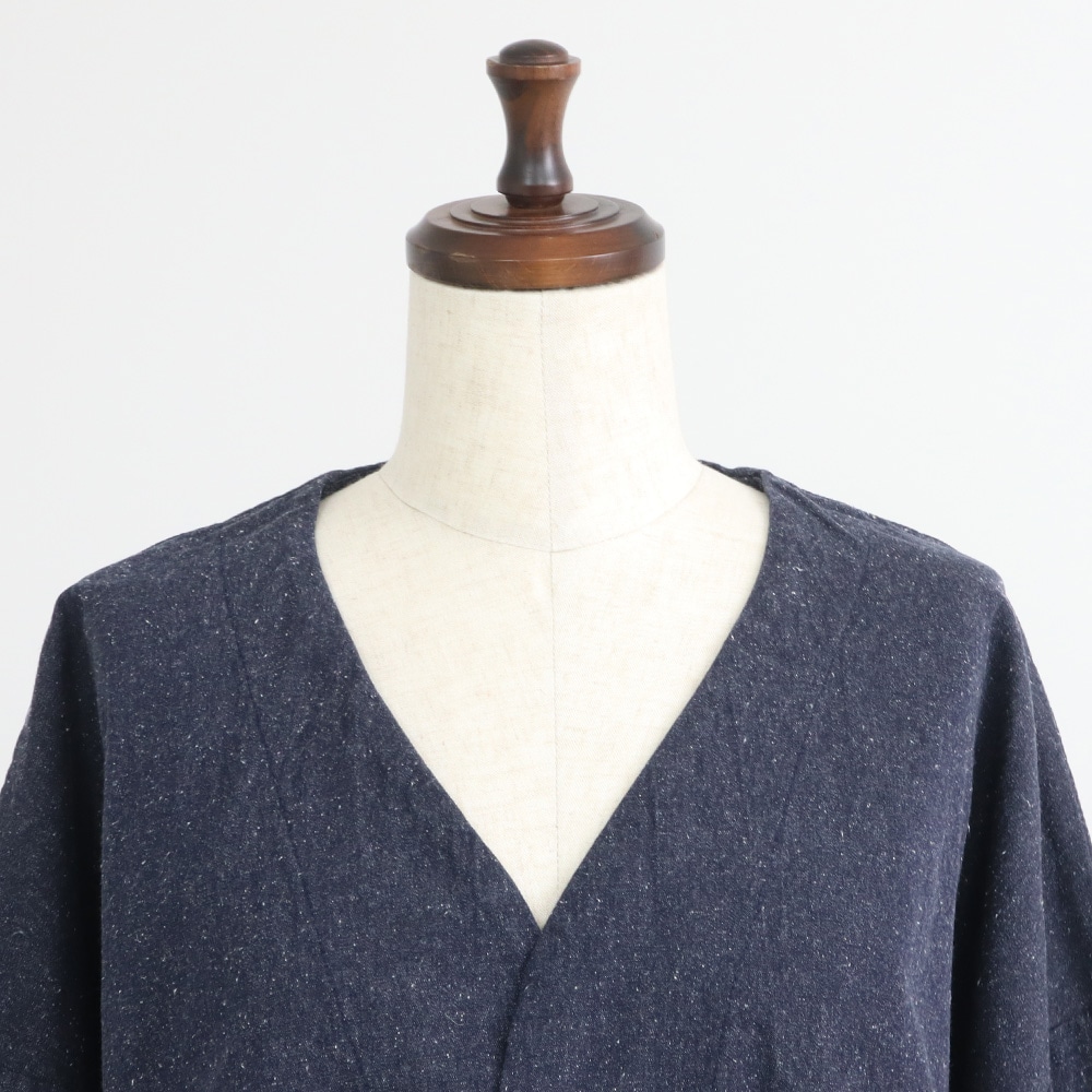 コットンシルクブーレットノイルデニム ノーカラージャケット　ジャケットの正面ディティール