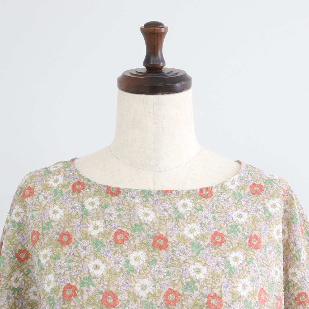 80ローン塩縮ボタニカルフラワー ギャザーチュニック　チュニックの正面ディティール