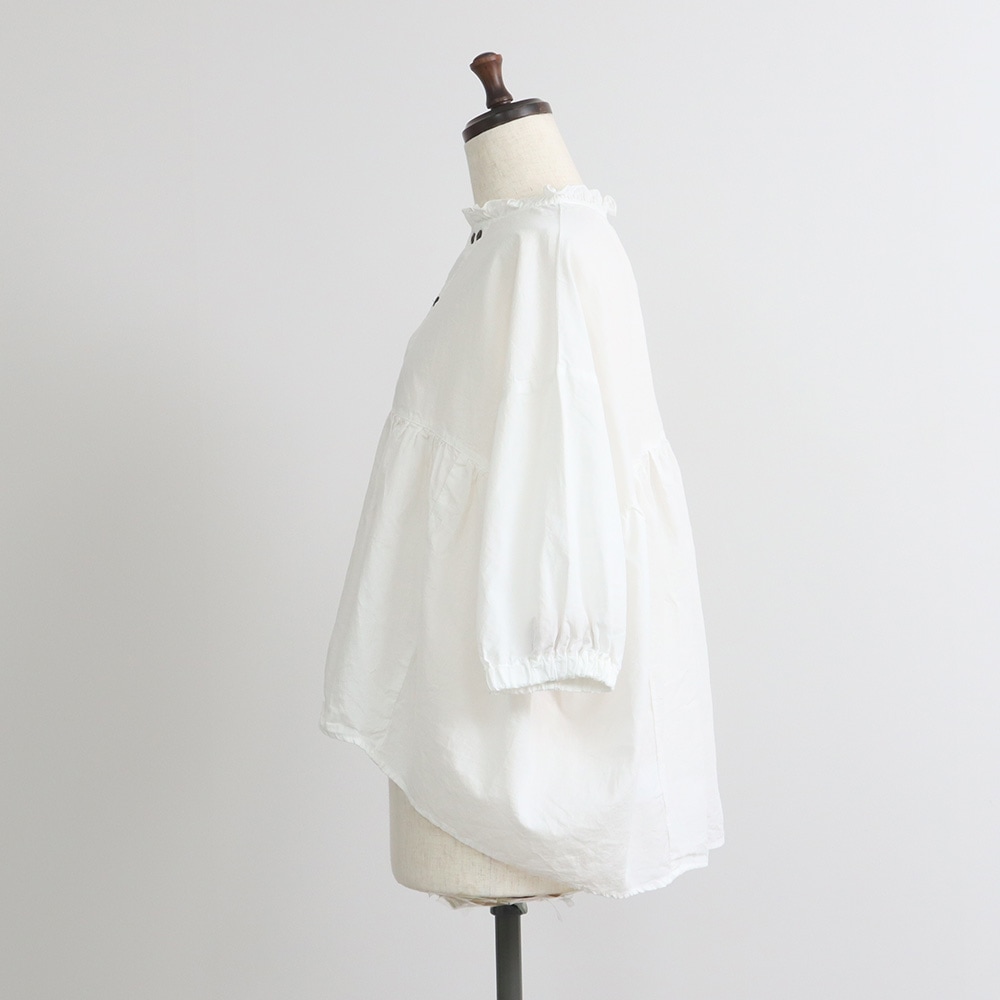 綿/麻キャンブリックワッシャー ギャザーブラウス　ブラウスの正面ディティール