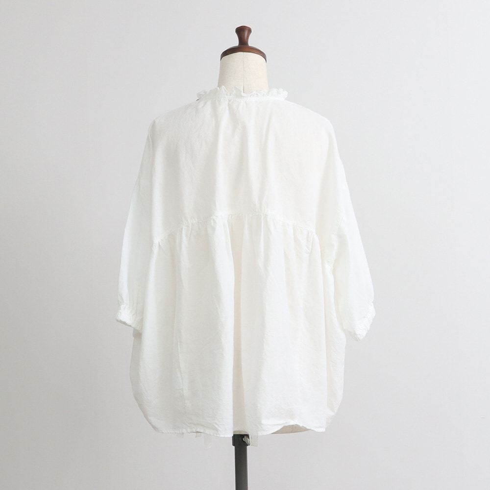 綿/麻キャンブリックワッシャー ギャザーブラウス　ブラウスの正面ディティール