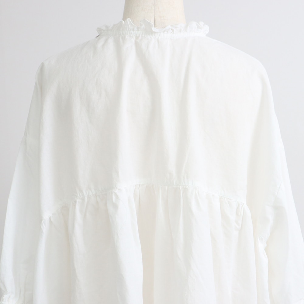 綿/麻キャンブリックワッシャー ギャザーブラウス　ブラウスの正面ディティール