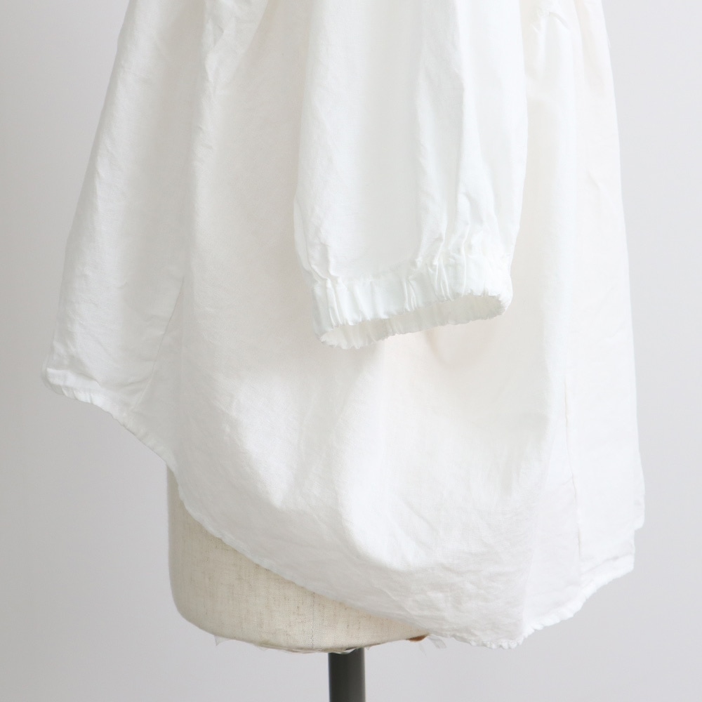 綿/麻キャンブリックワッシャー ギャザーブラウス　ブラウスの正面ディティール