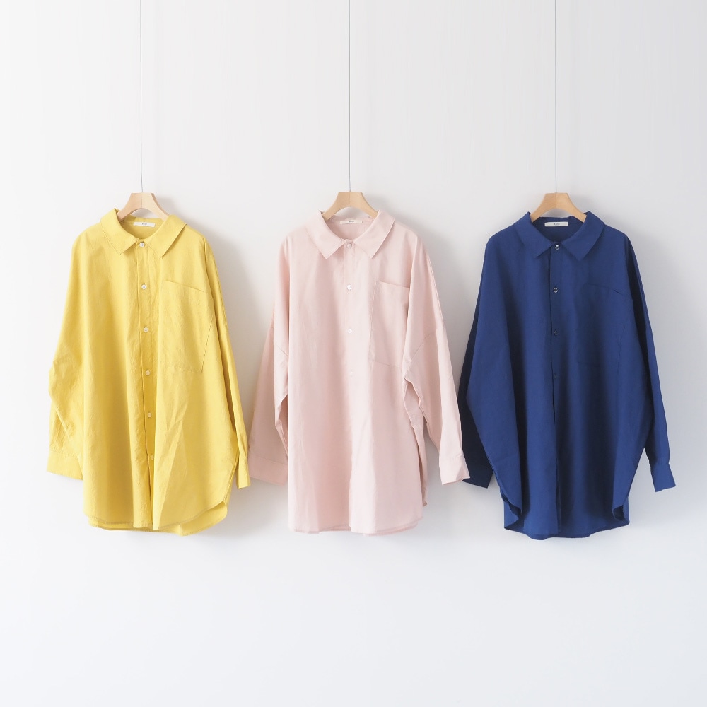 50ブロードハンドワッシャーユルリシャツ　シャツを着た女性の正面