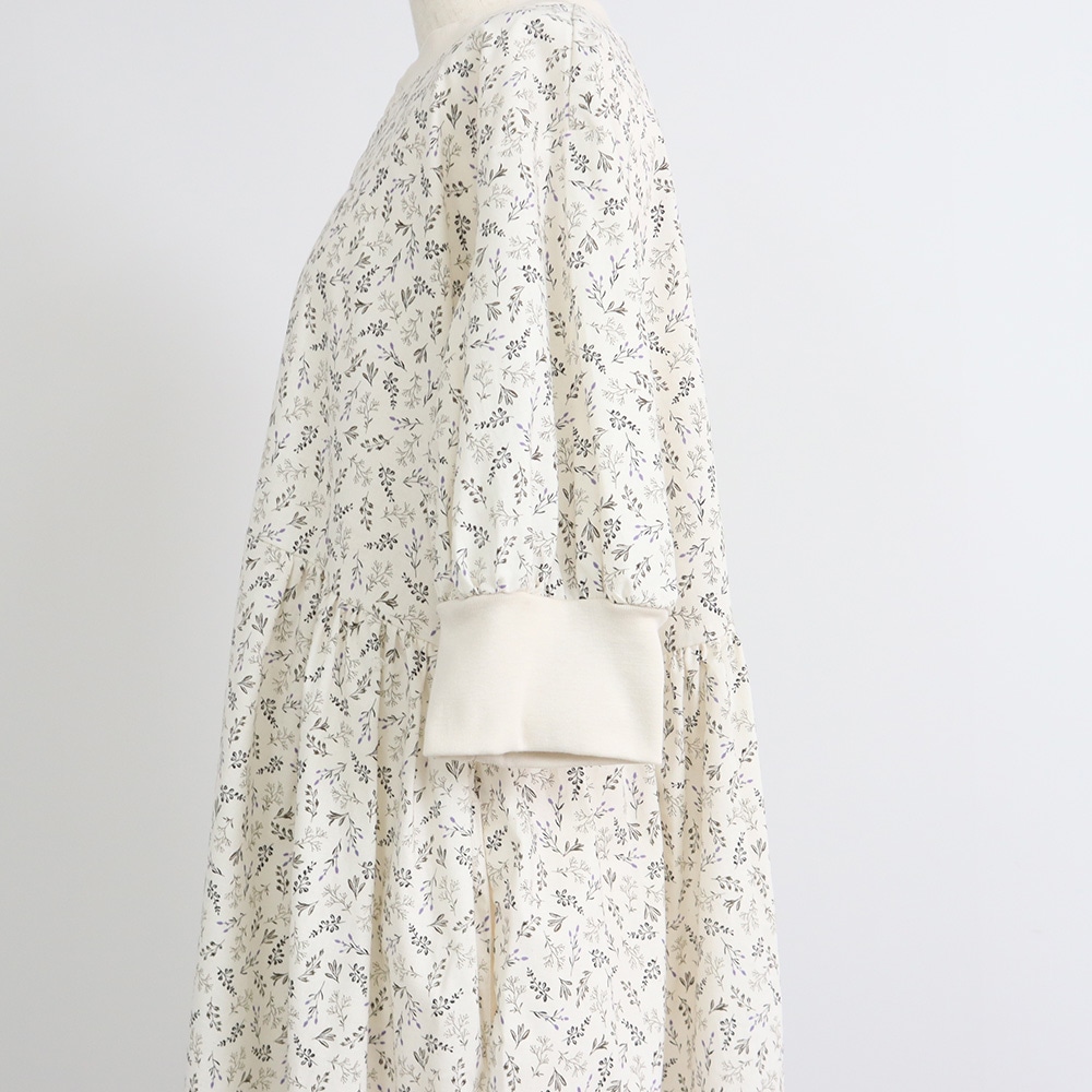 スケアコットンメランコリーフラワー ハンドベルワンピース　ワンピースの正面ディティール