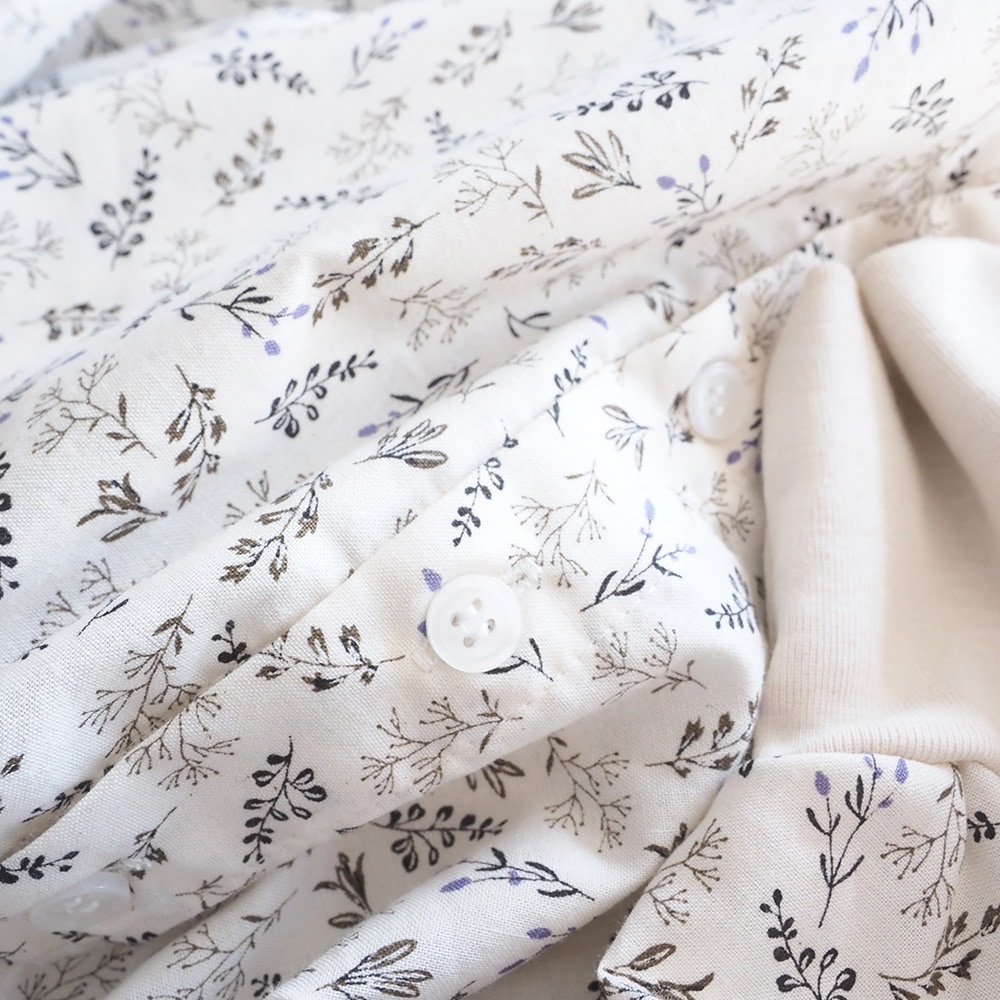 スケアコットンメランコリーフラワー ハンドベルワンピース　ワンピースの素材のアップ