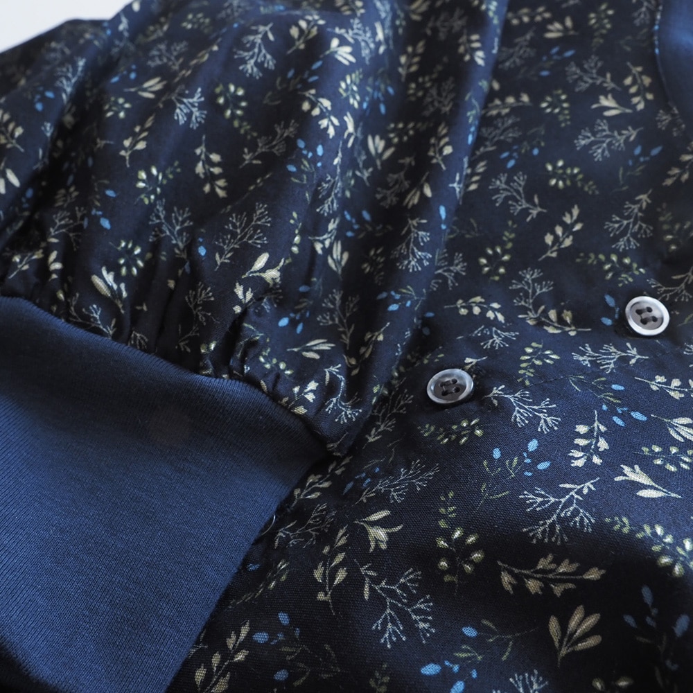 スケアコットンメランコリーフラワー ハンドベルワンピース　ワンピースの素材のアップ